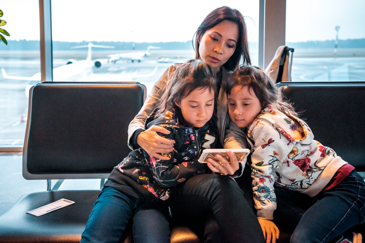 8 Ways to Survive Being Stranded at the Airport � Without Going Broke