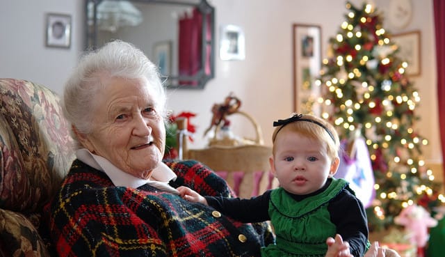 A Side Hustle for Amateur Photographers: Take Holiday Family Portraits