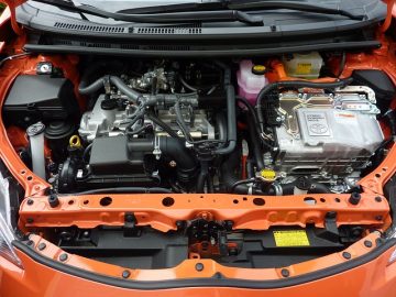 DIY Car Maintenance: 7 Simple Car Repairs You Can Do Yourself