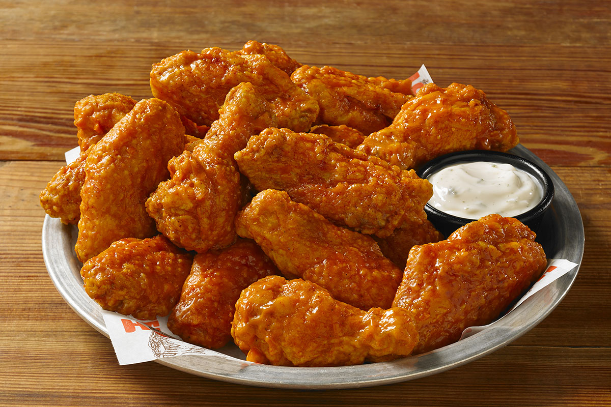plate of chicken wings from hooters