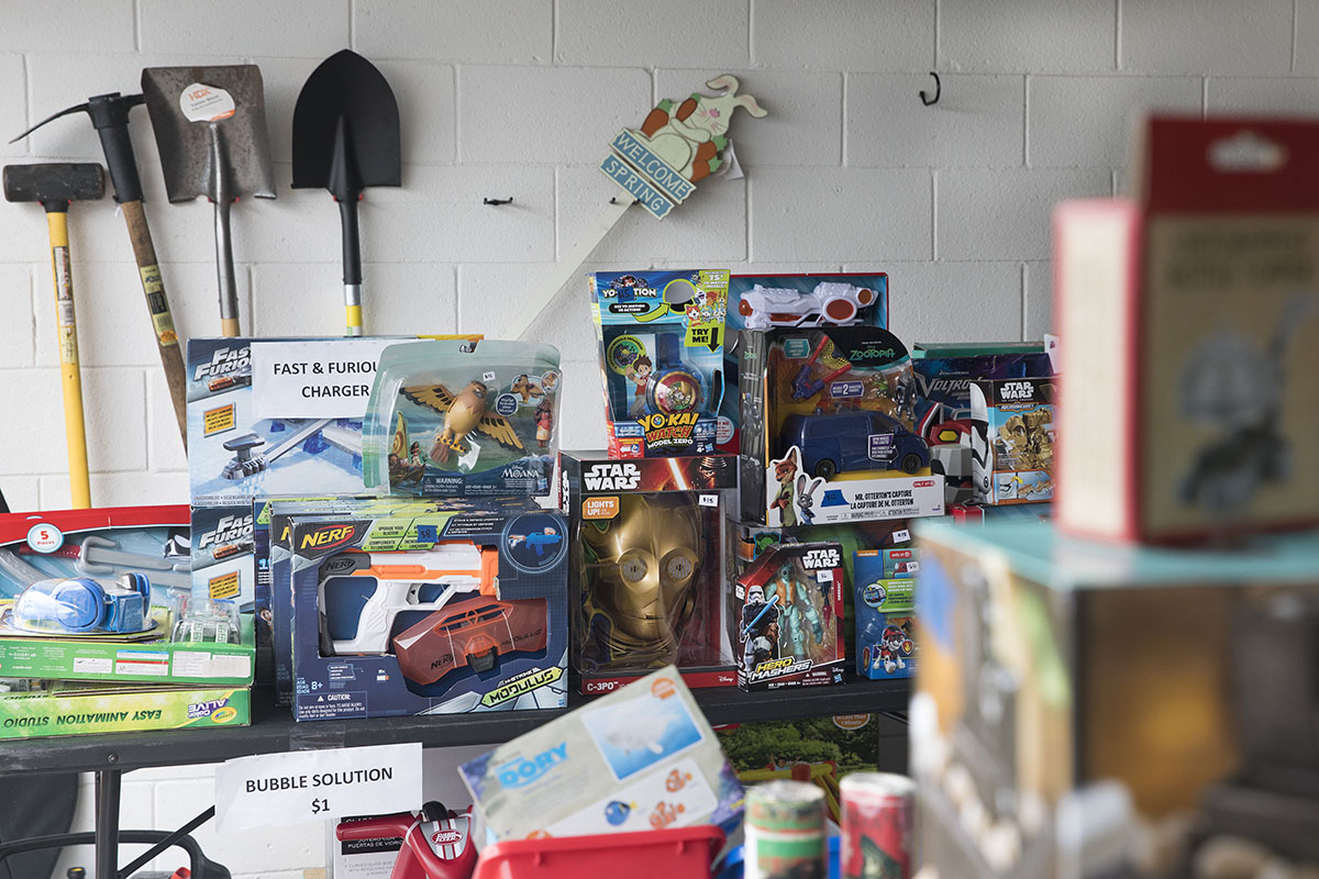 various items sitting in the garage