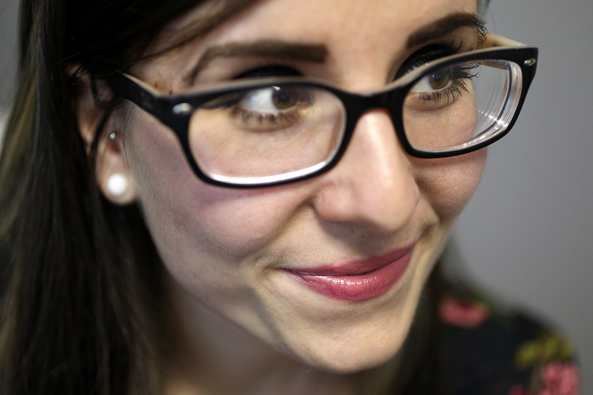 A woman reapplied L'Oreal Paris La Lacque three times.