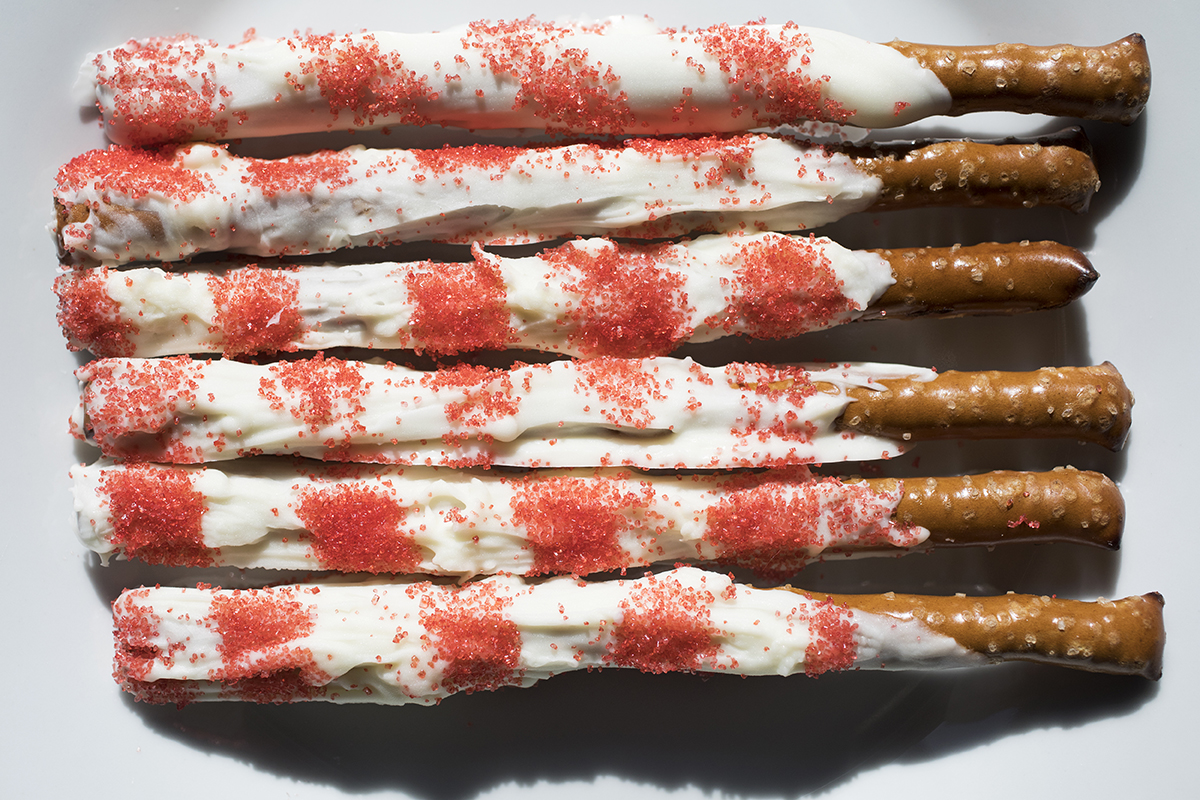 These north pole pretzels are Christmas themed and only cost $4.14 to make.