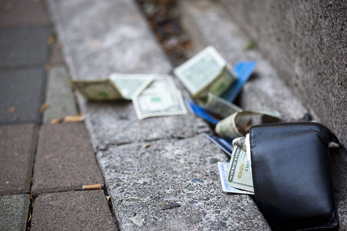 men's wallet or billfold has been lost, misplaced, dropped or stolen in a downtown urban setting