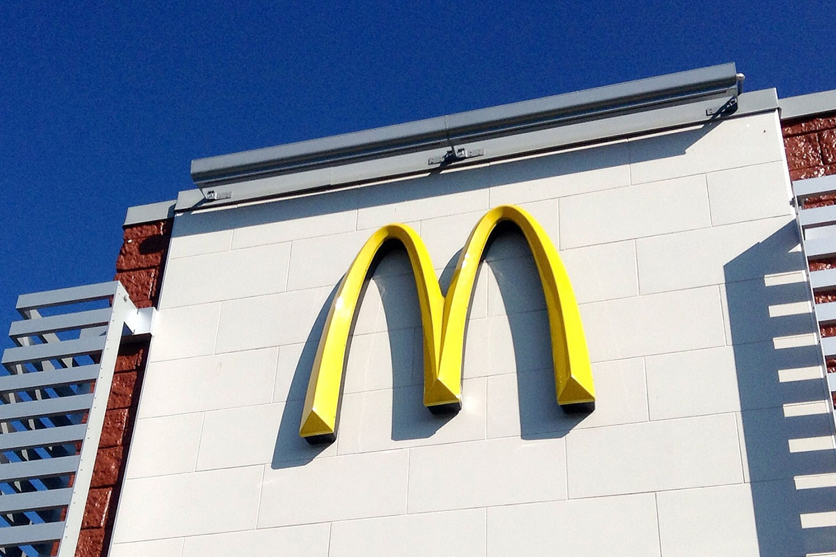 mcdonald's restaurant exterior logo