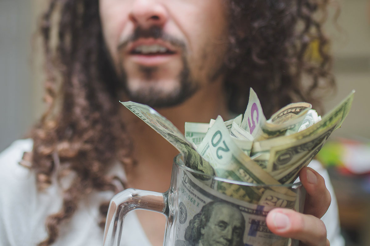Derek Mateo handles cash in Orlando Florida, on December 29th, 2017.