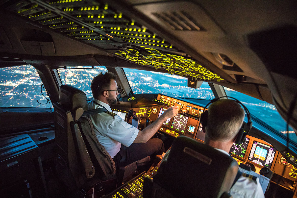 The view from the flight deck with high workload the beginning night through the wind shield