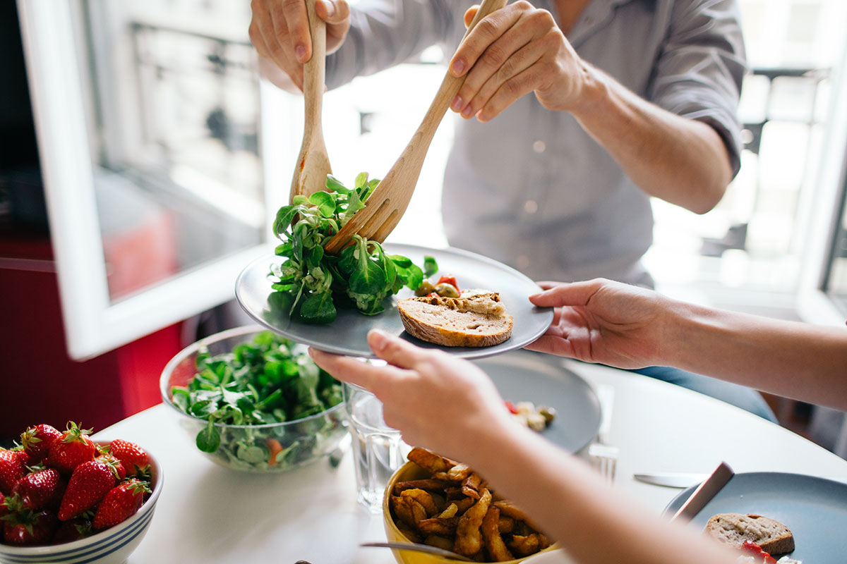 friends eating a healthy lunch at home