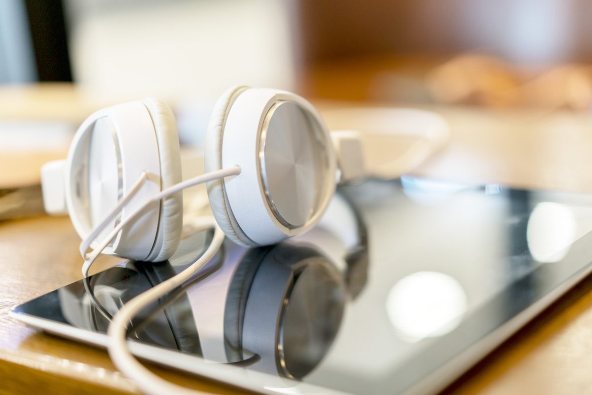 headset reflected on tablet PC screen