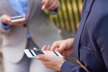 investing on smartphone