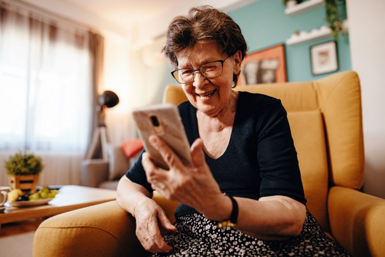 How to Get Discounted or Free Cell Phones for Seniors