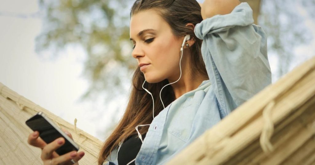 Read on the Cheap With These 15 Budget Audiobook Platforms
