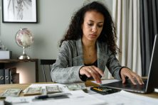 A woman pays her bills online.