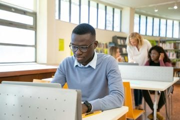 College student managing their budget between classes using a budgeting app