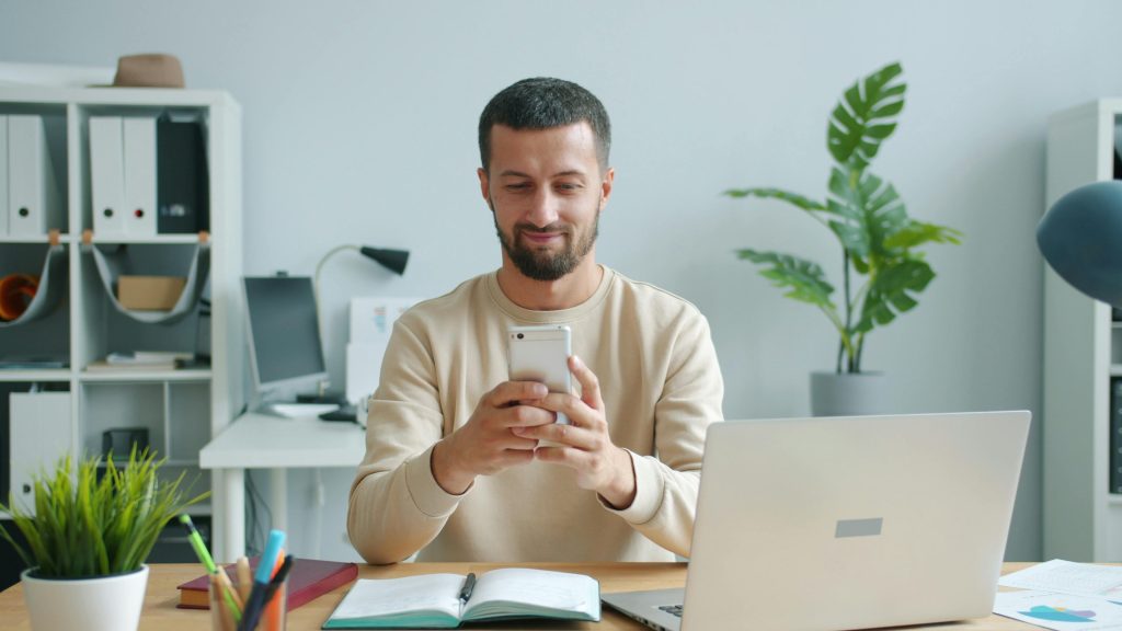 Person setting up an automatic savings transfer using online banking